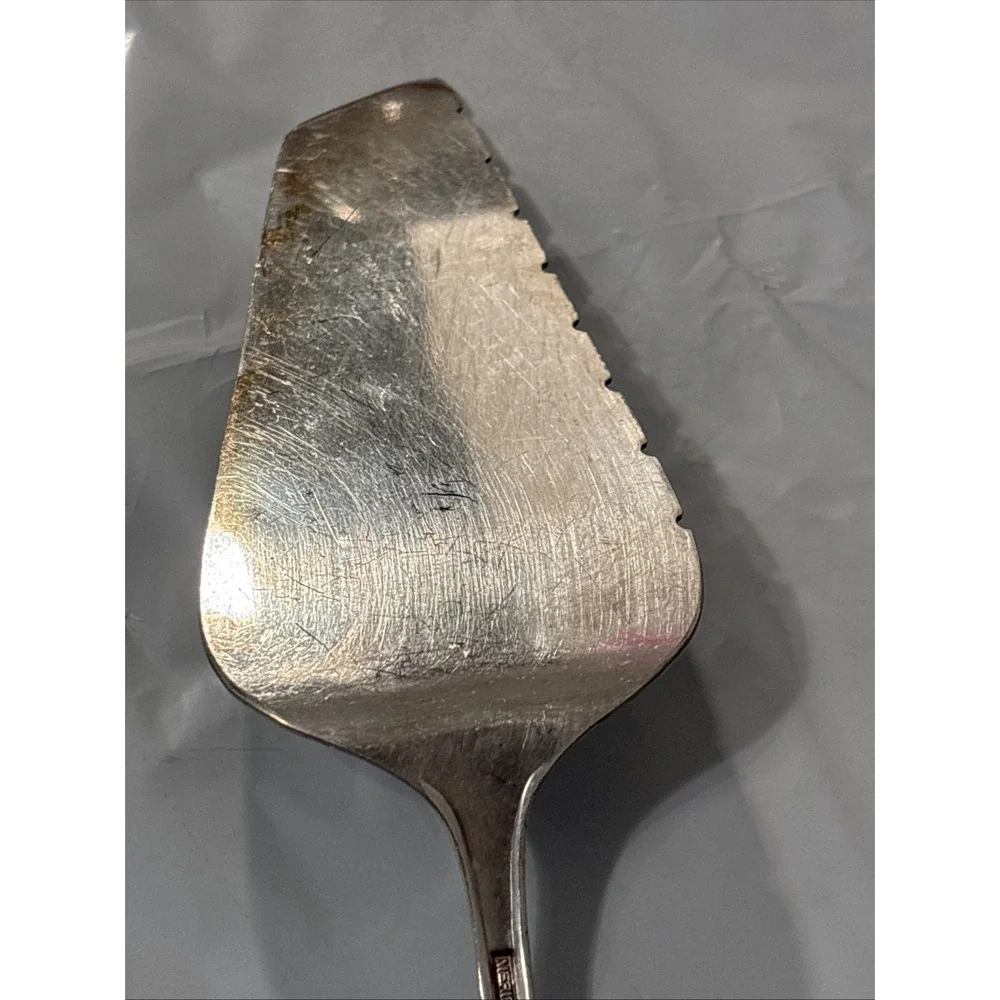 Vintage! MERIDEN SILVER CO. Large Pie/Cake Silver-Plated Server First Lady 1960s